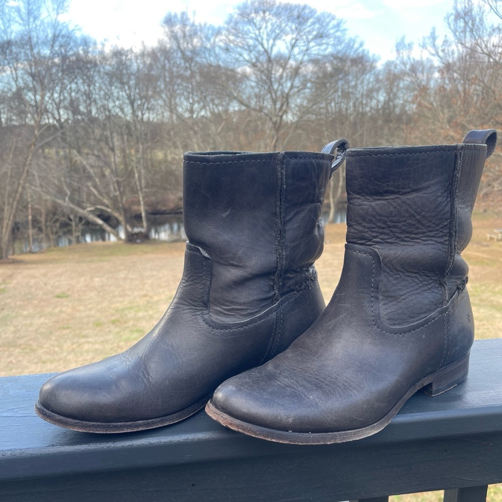 🩶🖤Frye Cara Short Boots Distressed Leather -Smoke- $298